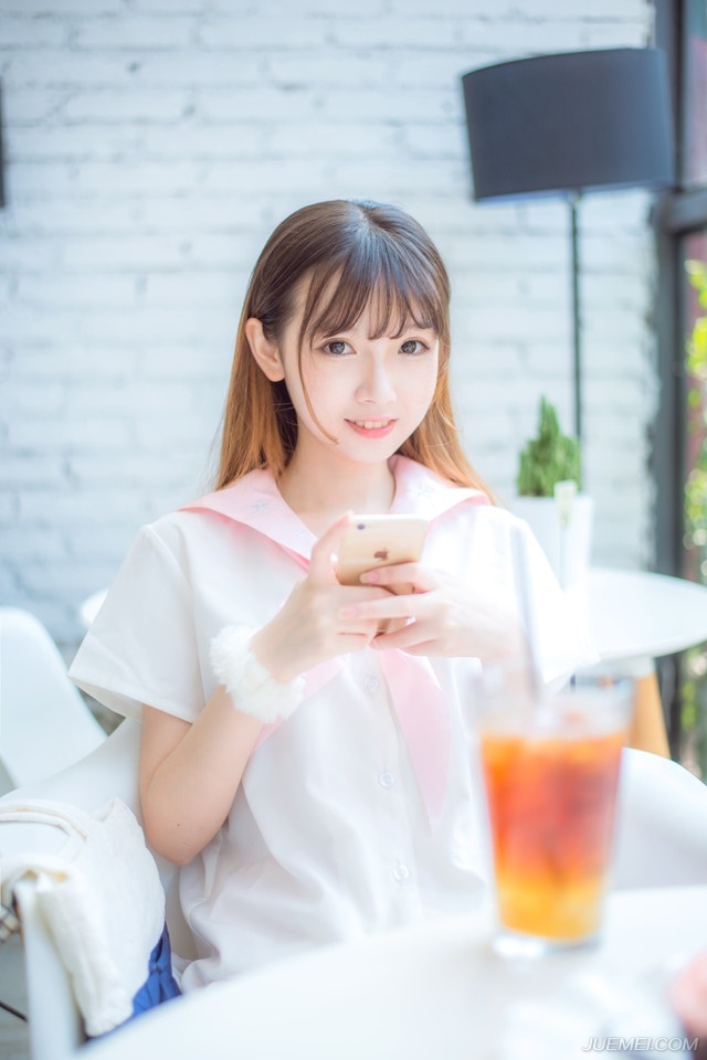 “诸位，刘璋虽然有过，但终究与诸位君臣一场，如今益州已降，我也说过，往日一切，既往不咎。”庞统沉声道。